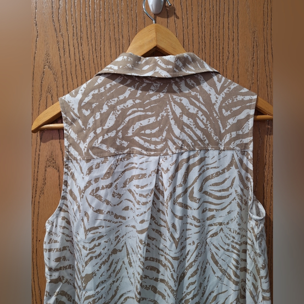 Liverpool Beige and White Sleeveless Blouse - Picture 2 of 6